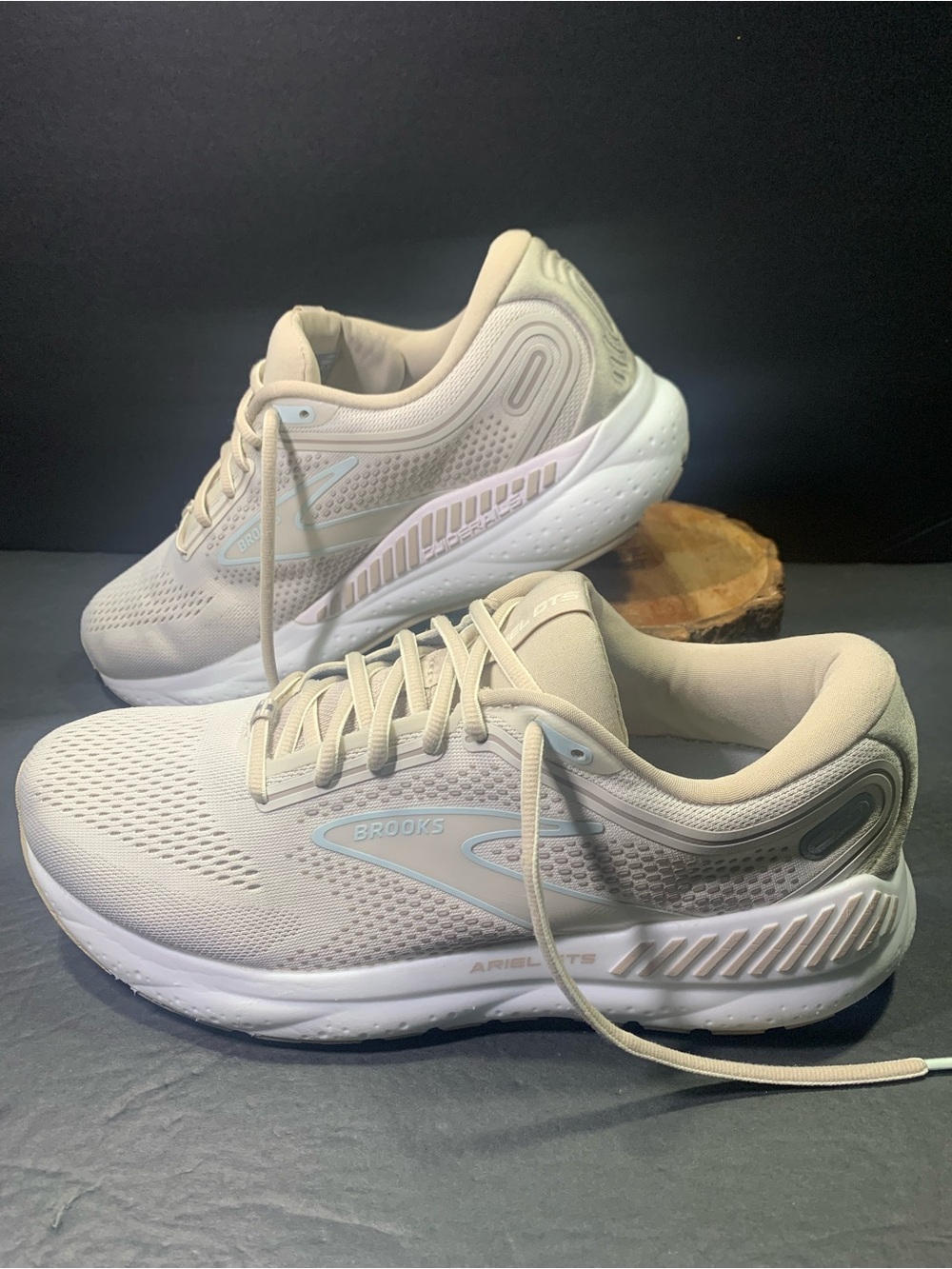 Brooks Ariel GTS 23 Tan Gray Women’s Running Walking Sneakers Shoe Size- 11